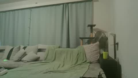 Snapshot of creamybiscuits12 chatting on 4, 10, 2025 creamybiscuits12 online show from 4, 10, 2025