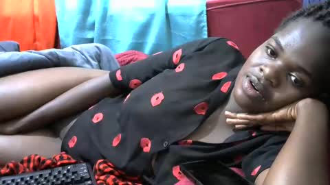 Snapshot of creamymomma chatting on 28, 12, 2024 verah online show from 28, 12, 2024