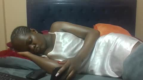 Snapshot of creamymomma chatting on 13, 12, 2025 verah online show from 13, 12, 2025