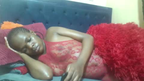 Snapshot of creamymomma chatting on 16, 12, 2025 verah online show from 16, 12, 2025