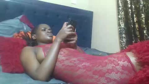 Snapshot of creamymomma chatting on 17, 12, 2025 verah online show from 17, 12, 2025