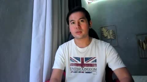 Snapshot of creamynow chatting on 4, 1, 2025 BareCreamyCum online show from 4, 1, 2025