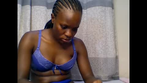 Snapshot of creamypussy15 chatting on 2, 11, 2025 MARY online show from 2, 11, 2025