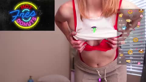 Snapshot of creme_dela_creme chatting on 10, 1, 2025 Quinn de la Creme online show from 10, 1, 2025