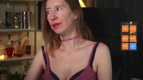 Snapshot of creme_dela_creme chatting on 24, 10, 2025 Quinn de la Creme online show from 24, 10, 2025