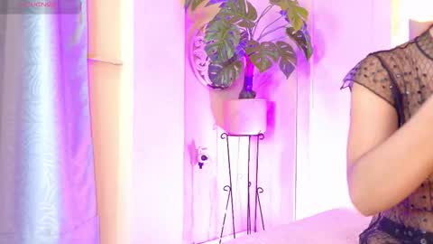 Snapshot of cristal_antoni chatting on 14, 11, 2025 cristal_antoni online show from 14, 11, 2025