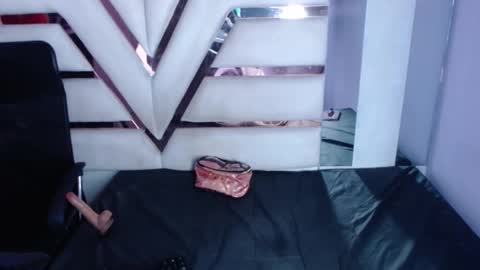 Snapshot of cristal_bobs chatting on 17, 9, 2025 Cristal online show from 17, 9, 2025