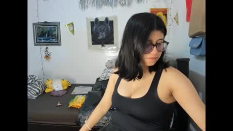 Snapshot of cristal_g19 chatting on 29, 11, 2025 online show from 29, 11, 2025