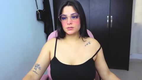 Snapshot of cristal_hot07 chatting on 19, 12, 2025 Cristal online show from 19, 12, 2025