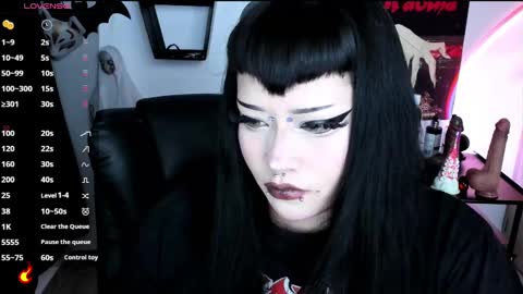 Snapshot of cristal_kosh chatting on 5, 11, 2025 Cris online show from 5, 11, 2025