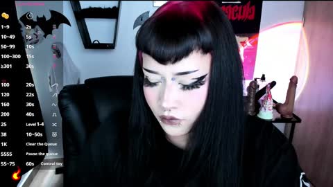 Snapshot of cristal_kosh chatting on 13, 11, 2025 Cris online show from 13, 11, 2025