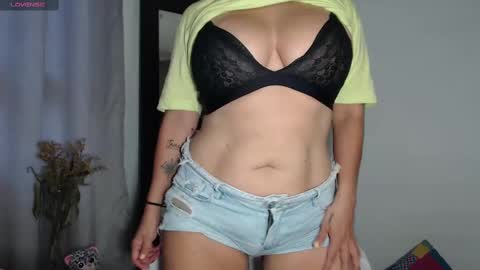 Snapshot of cristal_sexyboobs_ chatting on 5, 3, 2025 Cristal online show from 5, 3, 2025
