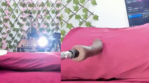 Snapshot of cristal_thompson_ chatting on 12, 9, 2025 cristal_thompson_ online show from 12, 9, 2025