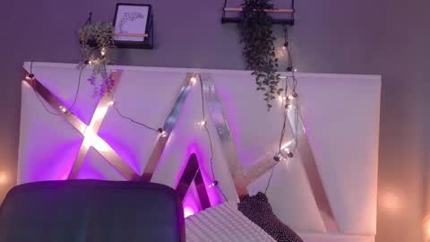 Nicole  Connection time 220pm-910pmCol online show from 5, 2, 2026