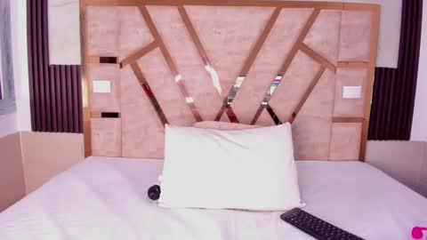 cristin  online show from 17, 9, 2025