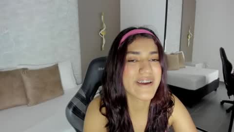 Snapshot of cristin_collins chatting on 19, 5, 2026 C R I S T I N online show from 19, 5, 2026
