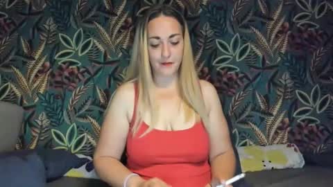 Snapshot of cristinnna chatting on 2, 11, 2025 Cristina online show from 2, 11, 2025