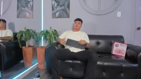 Snapshot of cristopher_strong chatting on 24, 1, 2025 Cristopher online show from 24, 1, 2025