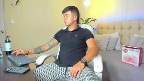 Snapshot of cristopher_strong chatting on 16, 2, 2025 Cristopher online show from 16, 2, 2025