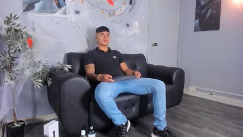 Snapshot of cristopher_strong chatting on 4, 10, 2025 Cristopher online show from 4, 10, 2025