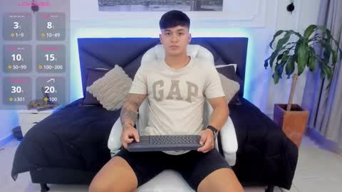 Snapshot of cristopher_strong chatting on 2, 11, 2025 Cristopher online show from 2, 11, 2025