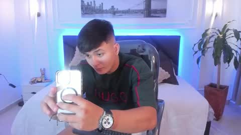 Snapshot of cristopher_strong chatting on 30, 11, 2025 Cristopher online show from 30, 11, 2025