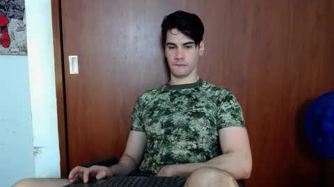 Snapshot of cristopher_vega182 chatting on 25, 11, 2025 cristopher online show from 25, 11, 2025