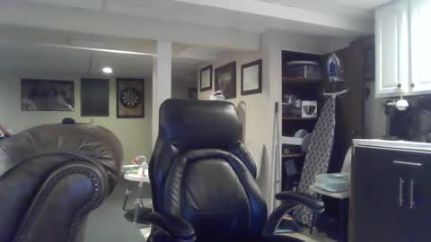 Snapshot of crm400 chatting on 1, 10, 2025 billybasement online show from 1, 10, 2025