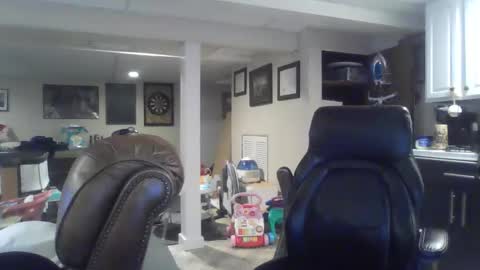 Snapshot of crm400 chatting on 7, 11, 2025 billybasement online show from 7, 11, 2025