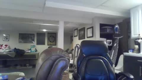 Snapshot of crm400 chatting on 22, 11, 2025 billybasement online show from 22, 11, 2025