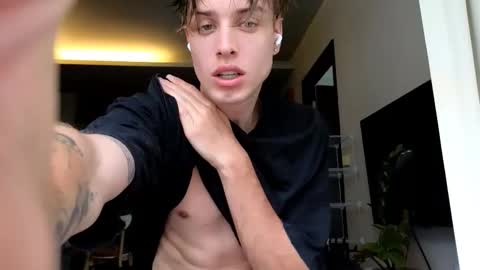 Snapshot of cryptongood chatting on 22, 11, 2025 Lin inst lingoodyy online show from 22, 11, 2025