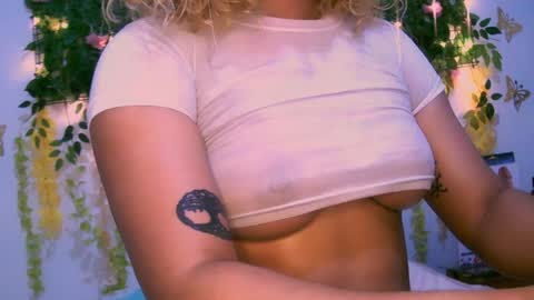 Snapshot of crysrus chatting on 23, 12, 2024 crysrus online show from 23, 12, 2024