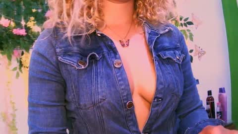 Snapshot of crysrus chatting on 24, 12, 2024 crysrus online show from 24, 12, 2024