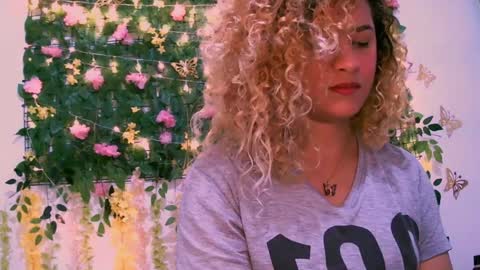 Snapshot of crysrus chatting on 5, 1, 2025 crysrus online show from 5, 1, 2025