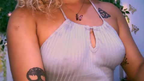 Snapshot of crysrus chatting on 23, 2, 2025 crysrus online show from 23, 2, 2025