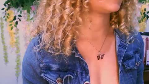 Snapshot of crysrus chatting on 7, 3, 2025 crysrus online show from 7, 3, 2025