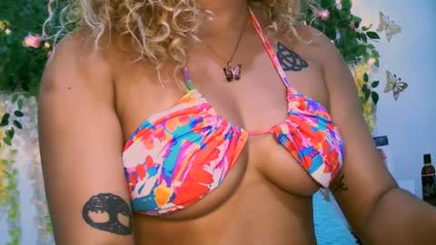 Snapshot of crysrus chatting on 12, 3, 2025 crysrus online show from 12, 3, 2025