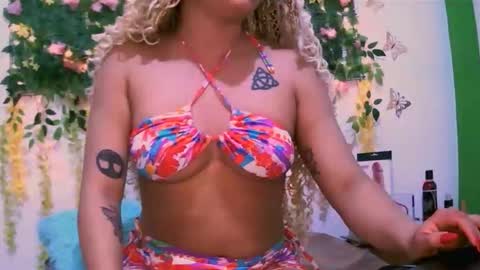 Snapshot of crysrus chatting on 11, 11, 2025 crysrus online show from 11, 11, 2025