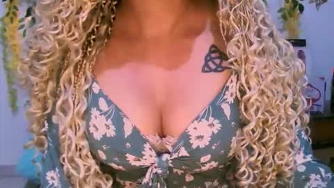 Snapshot of crysrus chatting on 19, 11, 2025 crysrus online show from 19, 11, 2025