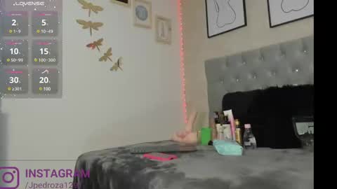 Snapshot of crystal_beennz chatting on 7, 3, 2025 online show from 7, 3, 2025