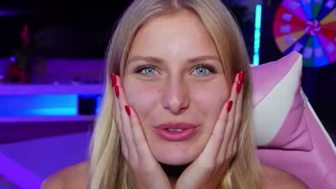 Snapshot of crystal_blond chatting on 7, 2, 2026 Crystal online show from 7, 2, 2026