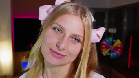 Snapshot of crystal_blond chatting on 8, 2, 2026 Crystal online show from 8, 2, 2026