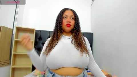 crystal_butterfly1 online show from 8, 3, 2025
