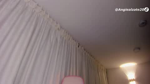Snapshot of crystal_foster chatting on 21, 3, 2026 angie online show from 21, 3, 2026