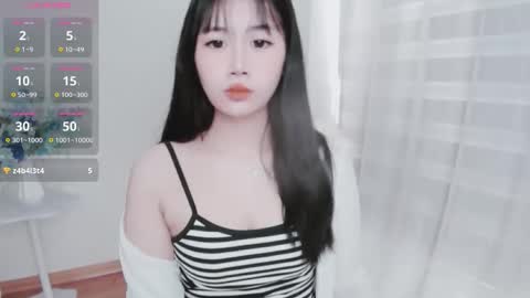 Snapshot of crystal_lea chatting on 9, 10, 2025 crystal_lea online show from 9, 10, 2025