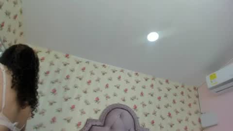 Snapshot of crystal_watson0 chatting on 1, 8, 2026 Milf Latina online show from 1, 8, 2026
