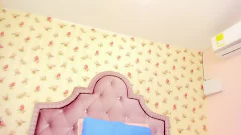 Snapshot of crystal_watson0 chatting on 5, 8, 2026 Milf Latina online show from 5, 8, 2026
