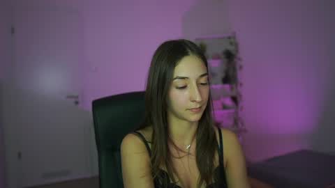 Crystalbrunette18 online show from 8, 4, 2026