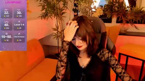 Snapshot of crystallbloom chatting on 12, 9, 2025 crystallbloom online show from 12, 9, 2025