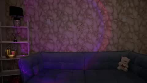 crystallpaws_ online show from 12, 4, 2026